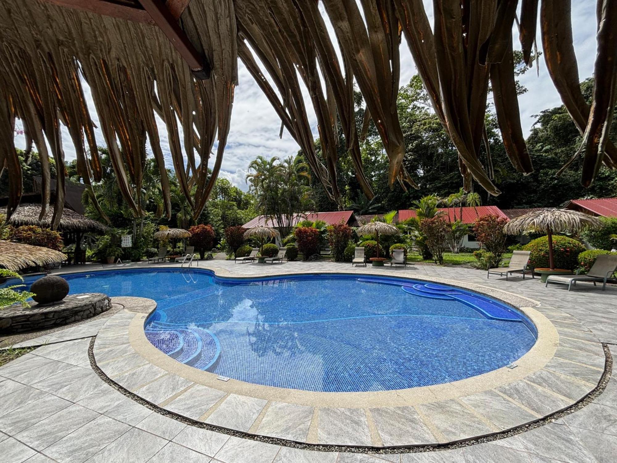 Hotel Suizo Loco Lodge & Resort Cahuita Exterior photo