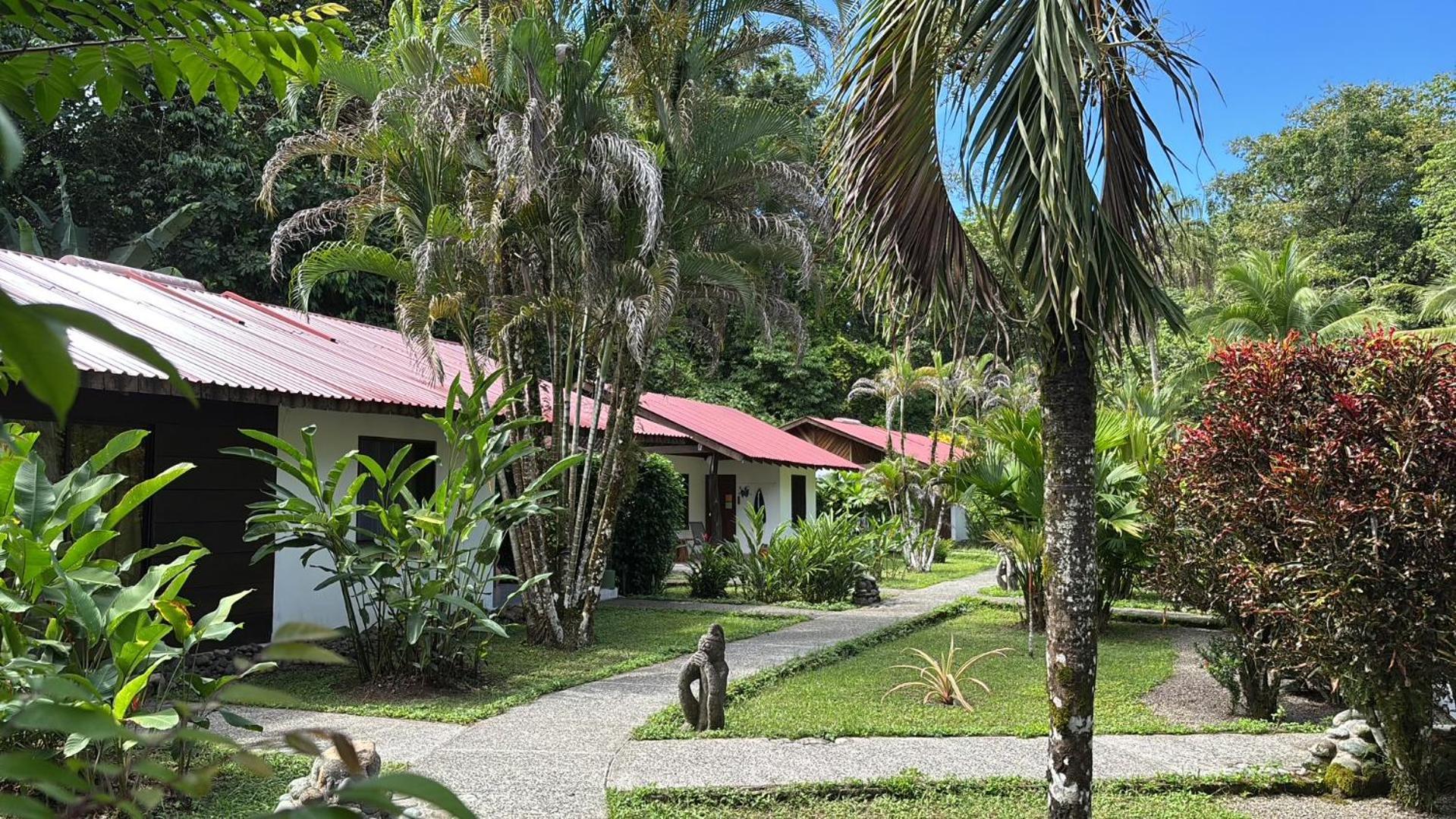 Hotel Suizo Loco Lodge & Resort Cahuita Exterior photo