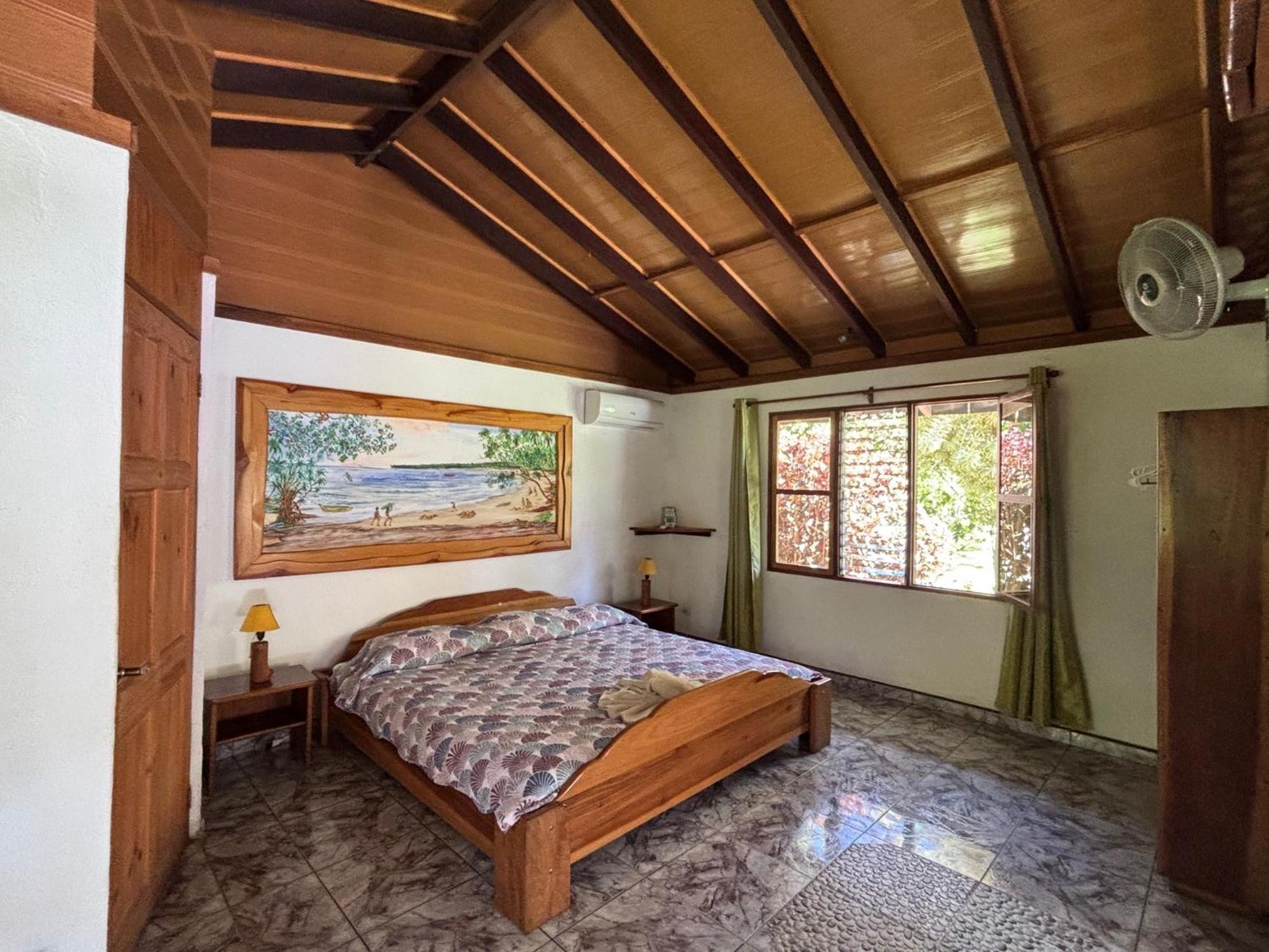 Hotel Suizo Loco Lodge & Resort Cahuita Exterior photo