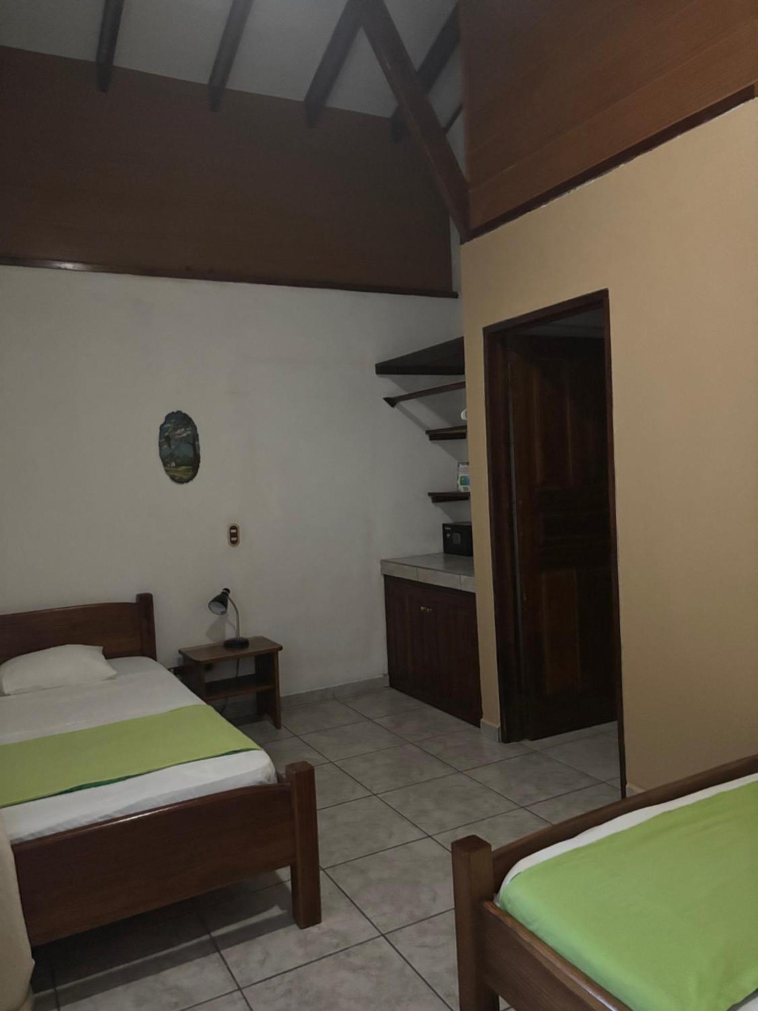 Hotel Suizo Loco Lodge & Resort Cahuita Exterior photo
