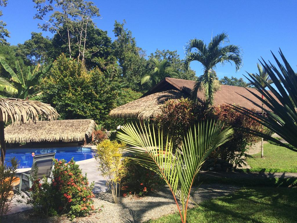 Hotel Suizo Loco Lodge & Resort Cahuita Exterior photo