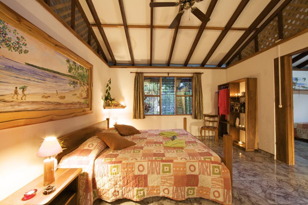 Hotel Suizo Loco Lodge & Resort Cahuita Room photo