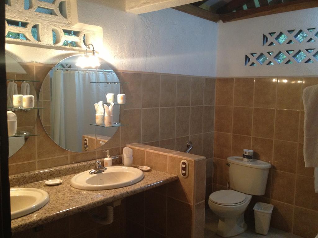 Hotel Suizo Loco Lodge & Resort Cahuita Room photo